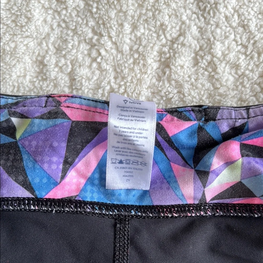 Ivivva Geometric Pattern capris - Picture 2 of 2